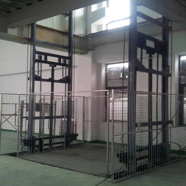 導(dǎo)軌升降貨梯使用安全事項(xiàng)正解(圖2) \